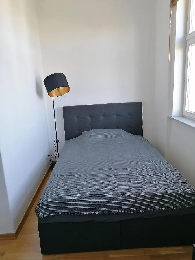 Zwei Charmante Privatzimmer Mit Wohnbereich In Zentraler Berliner Wohnung Germany