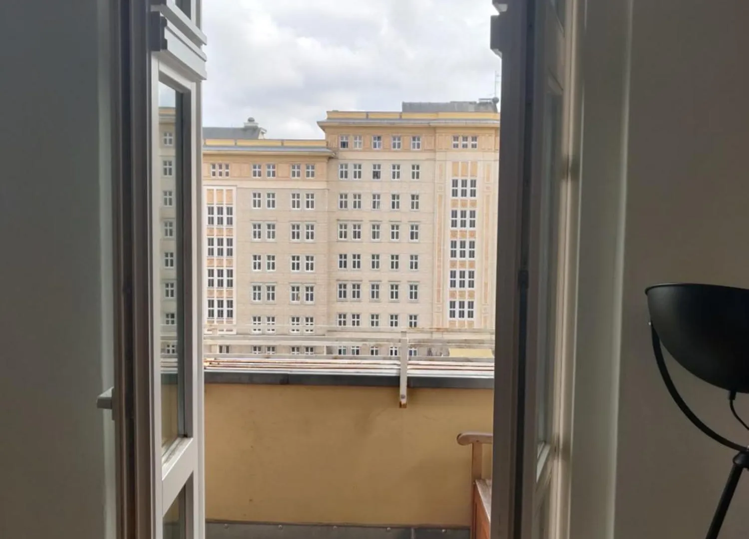 Apartment Zwei Charmante Privatzimmer Mit Wohnbereich In Zentraler Berliner Wohnung