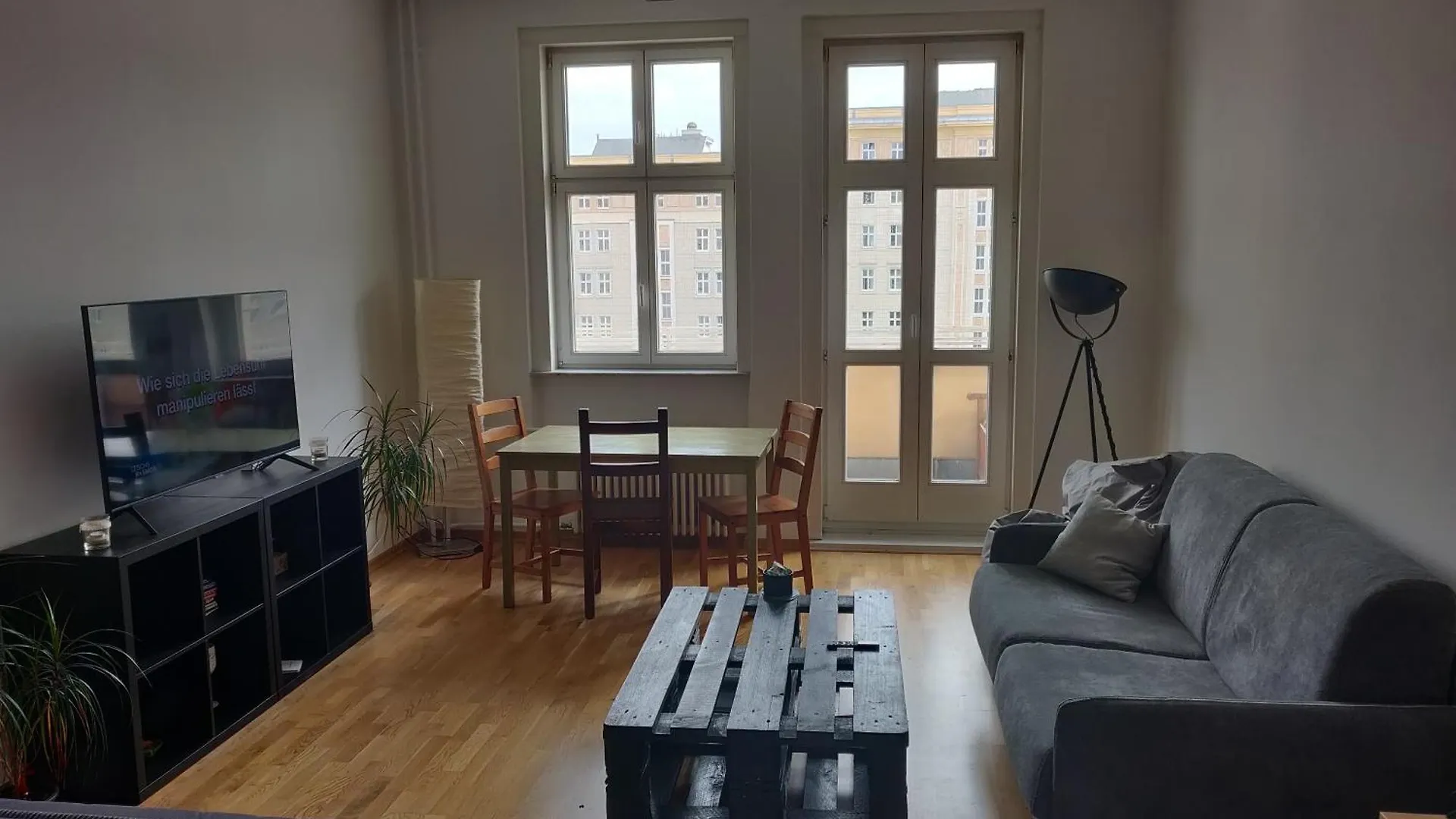 Zwei Charmante Privatzimmer Mit Wohnbereich In Zentraler Berliner Wohnung Apartment Berlin