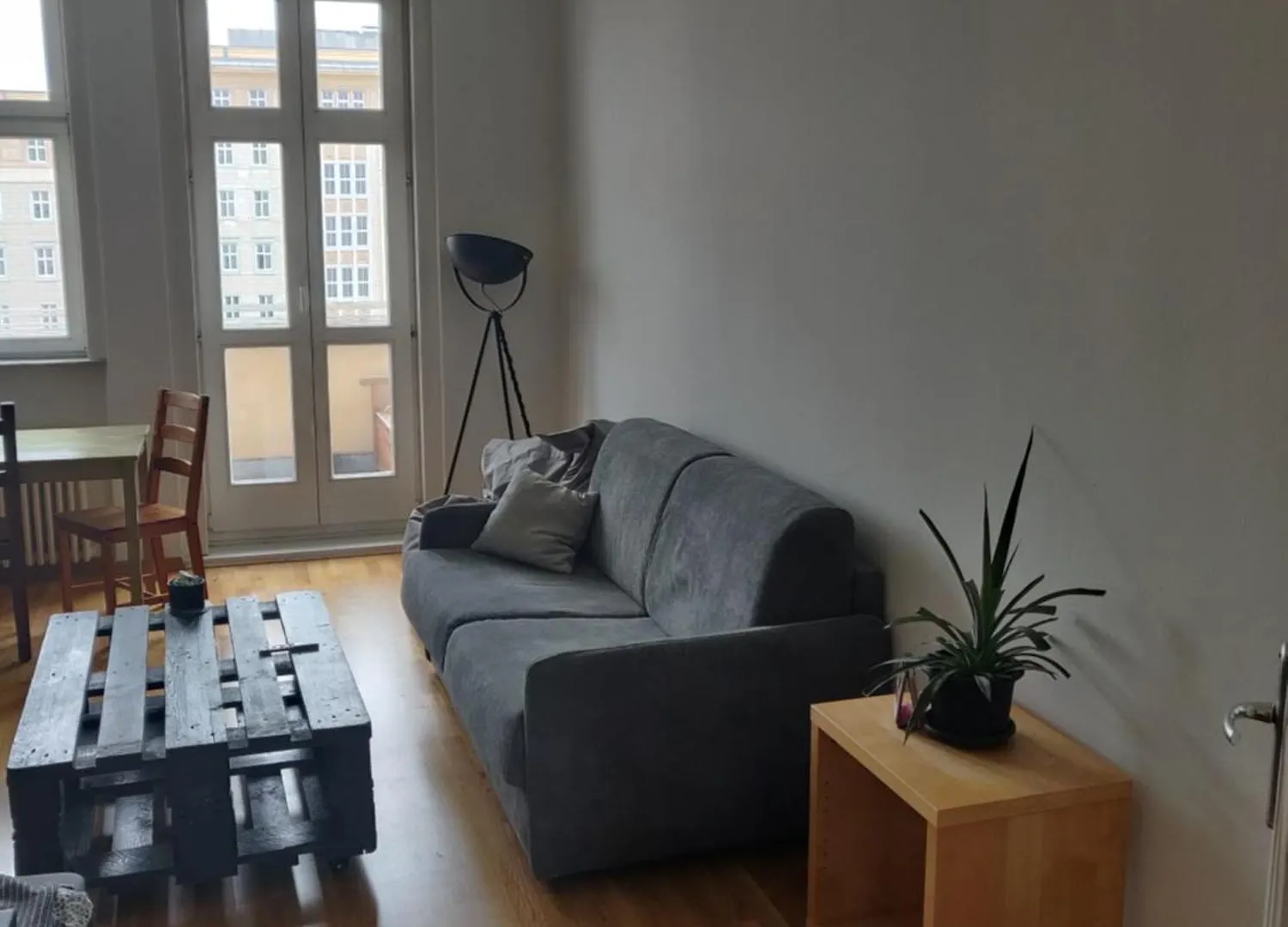 Zwei Charmante Privatzimmer Mit Wohnbereich In Zentraler Berliner Wohnung 0*,