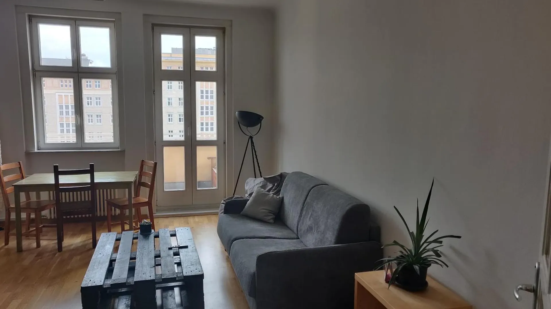 Zwei Charmante Privatzimmer Mit Wohnbereich In Zentraler Berliner Wohnung Německo